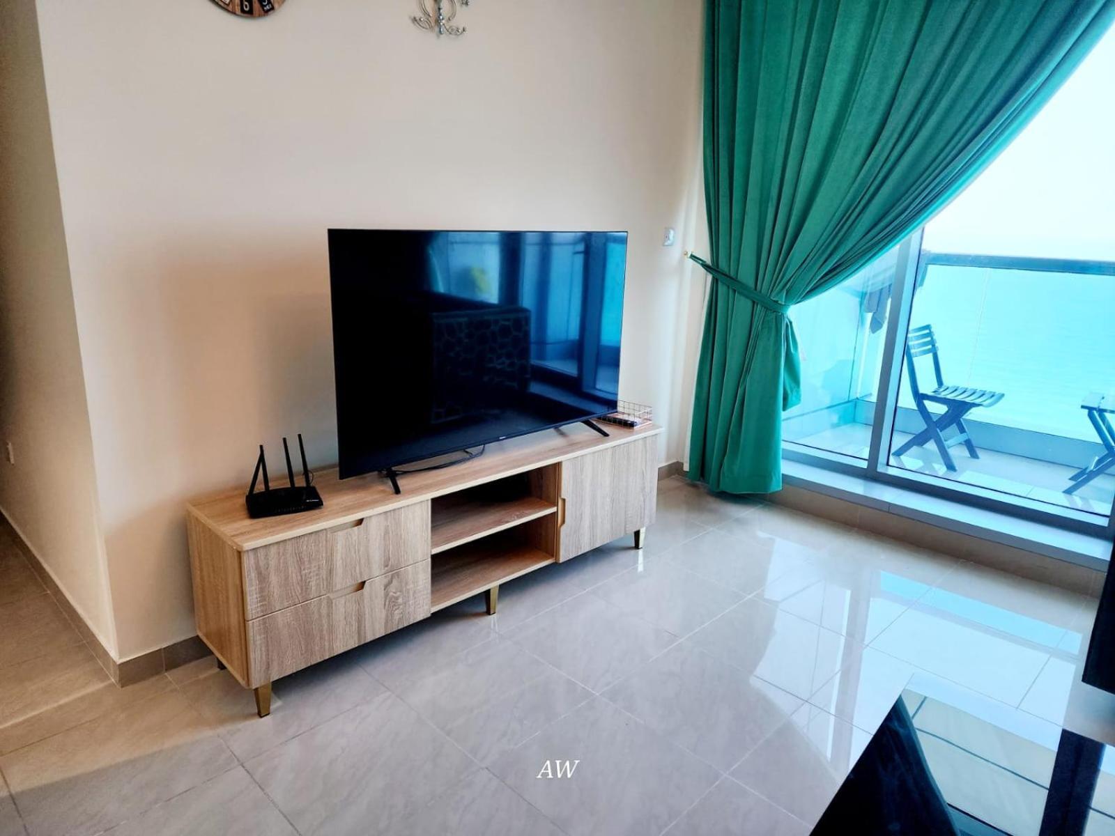 2 Bedroom Luxury Beach Apartment With Full Seaview Ajman Eksteriør bilde